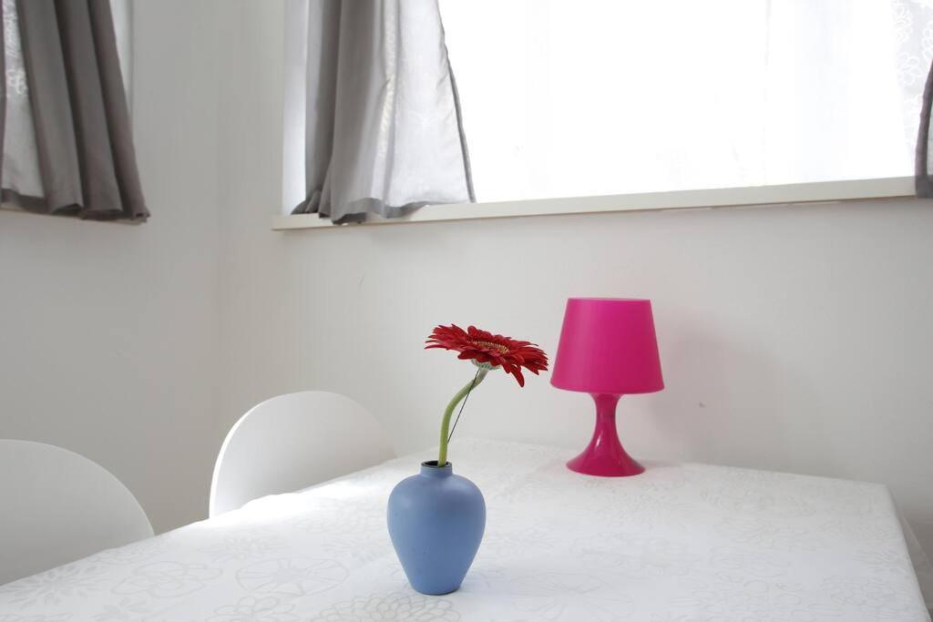 Sunny Apartment At Rostock - Pink Екстериор снимка