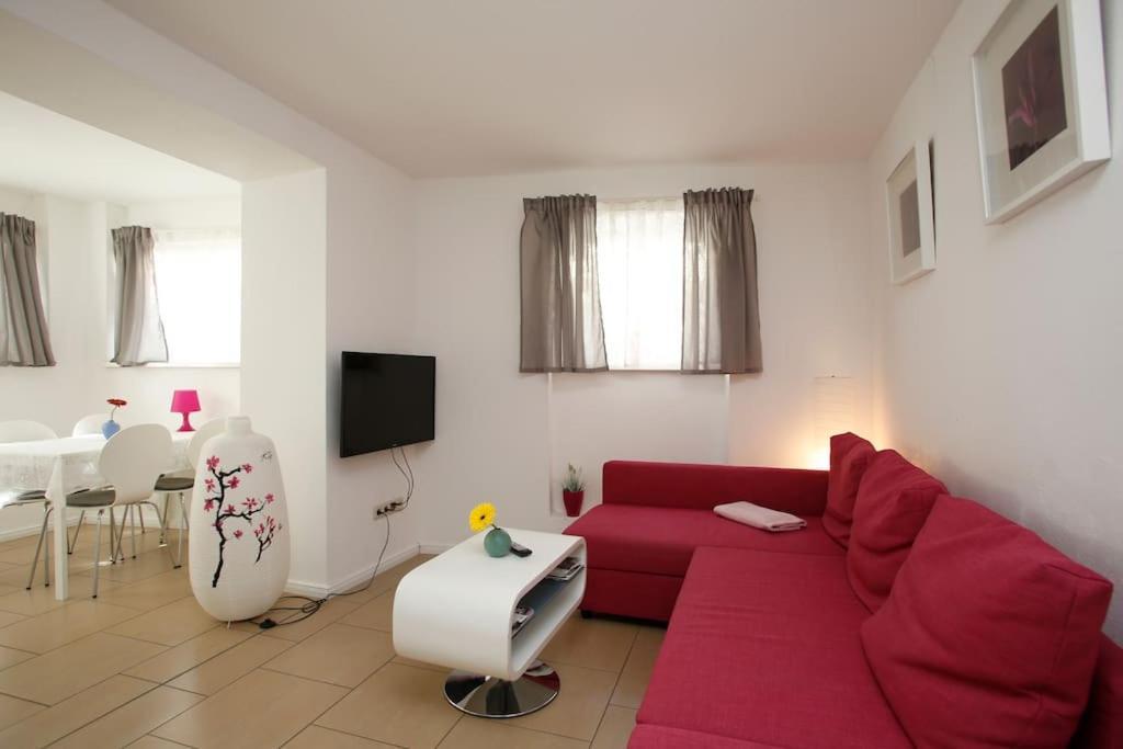 Sunny Apartment At Rostock - Pink Екстериор снимка