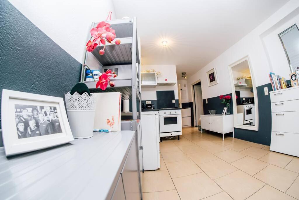 Sunny Apartment At Rostock - Pink Екстериор снимка