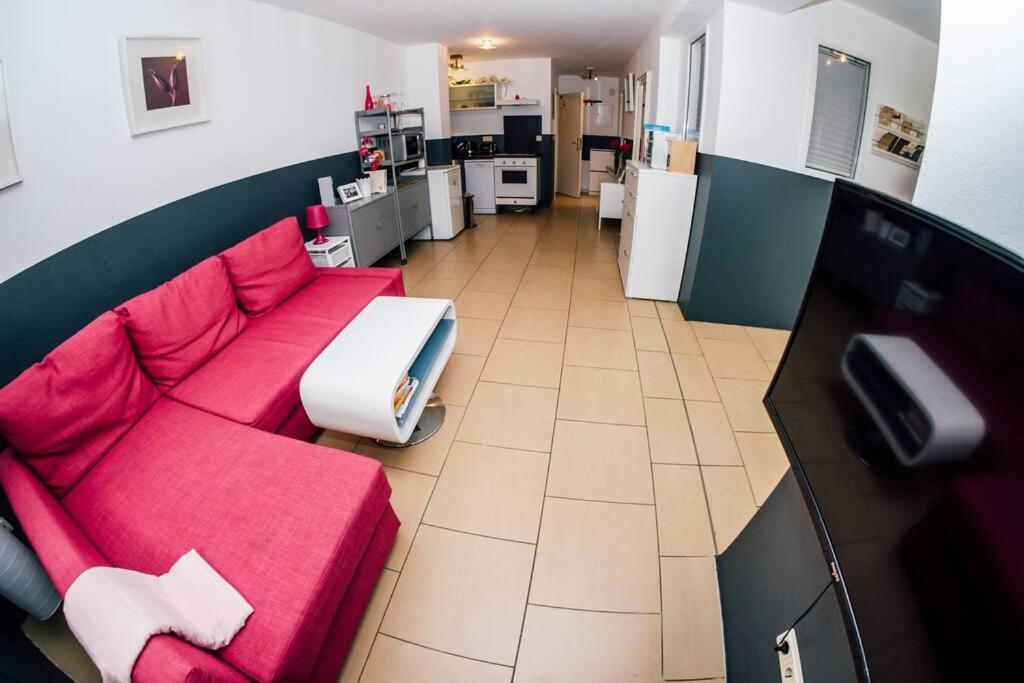 Sunny Apartment At Rostock - Pink Екстериор снимка
