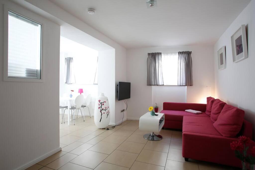 Sunny Apartment At Rostock - Pink Екстериор снимка