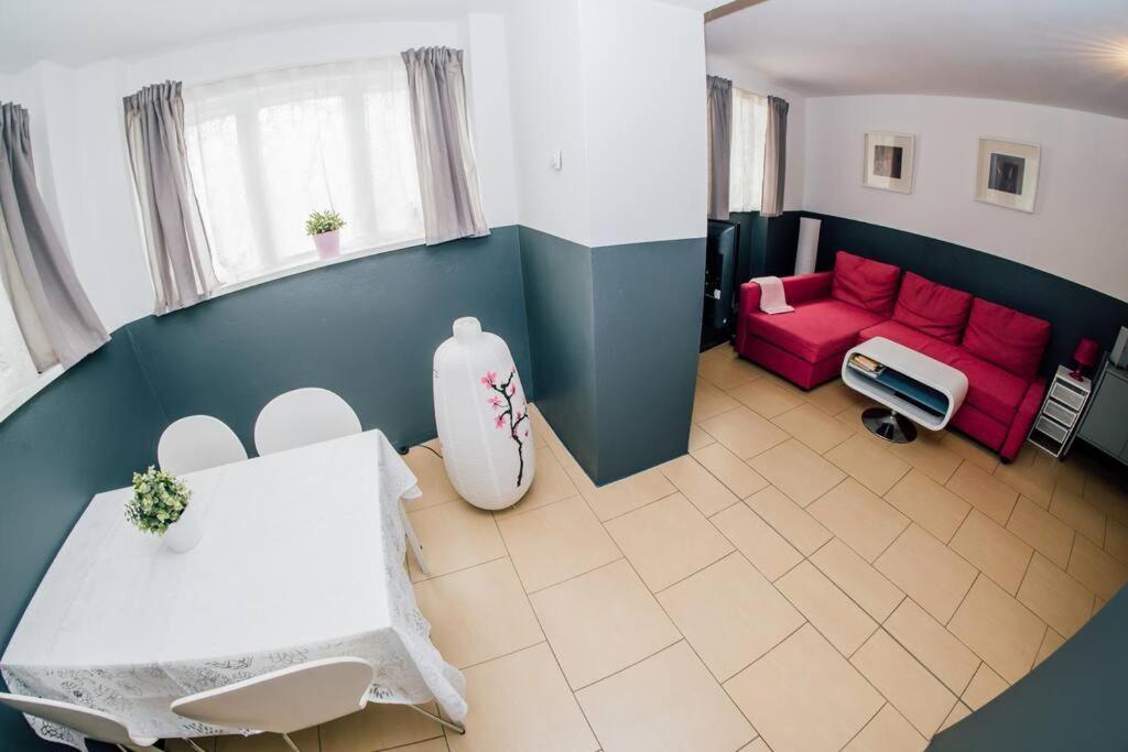 Sunny Apartment At Rostock - Pink Екстериор снимка