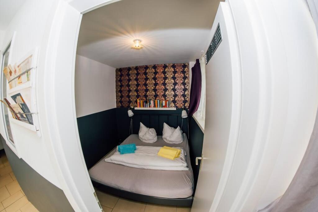 Sunny Apartment At Rostock - Pink Екстериор снимка